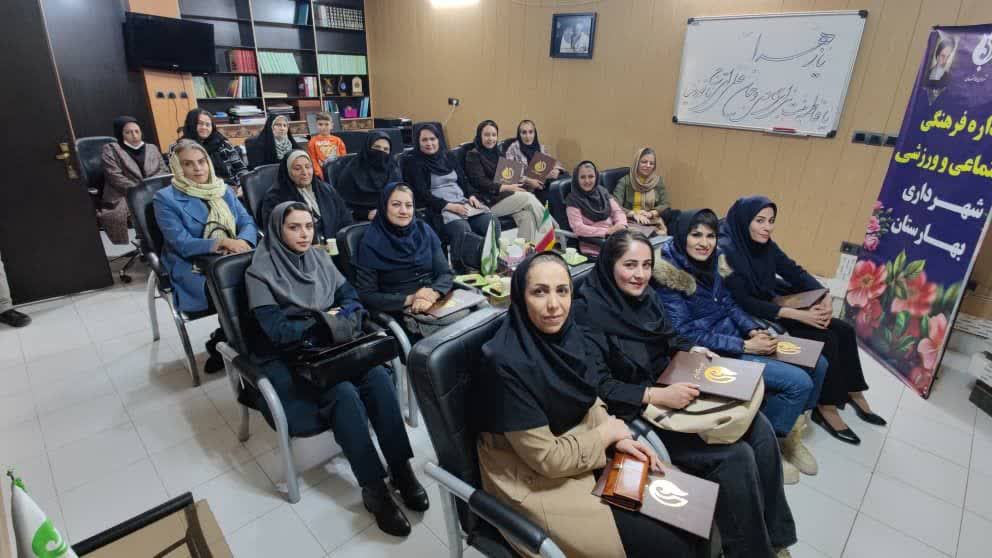 برگزاری-مراسم-تجلیل-از-مربیان-خانه‌های-فرهنگ-شهرداری-بهارستان