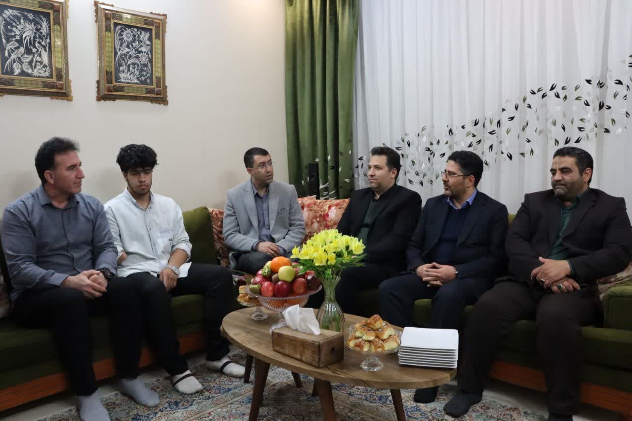 استقبال-باشکوه-شهروندان-بهارستان-از-قهرمان-پاراآسیایی