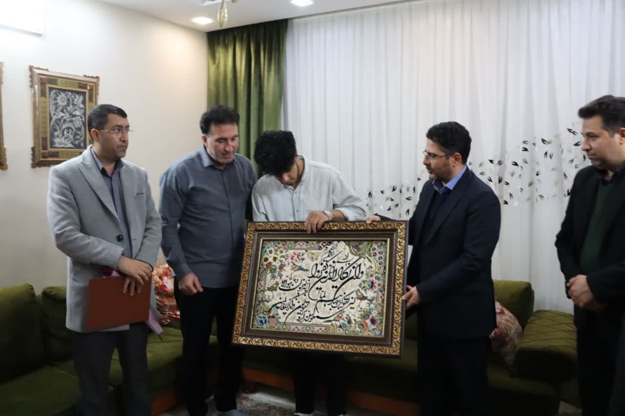 استقبال-باشکوه-شهروندان-بهارستان-از-قهرمان-پاراآسیایی