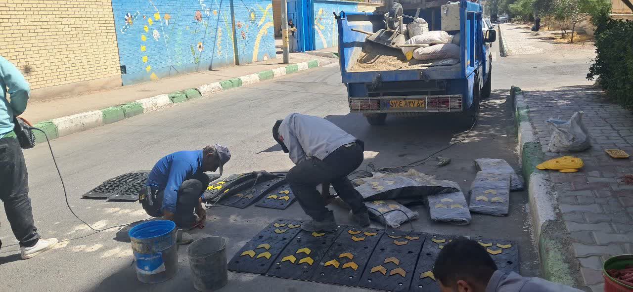 نصب-سرعت‌گیرها-در-محلات-و-محدوده-مدارس-به-همت-معاونت-خدمات-شهری-شهرداری-بهارستان