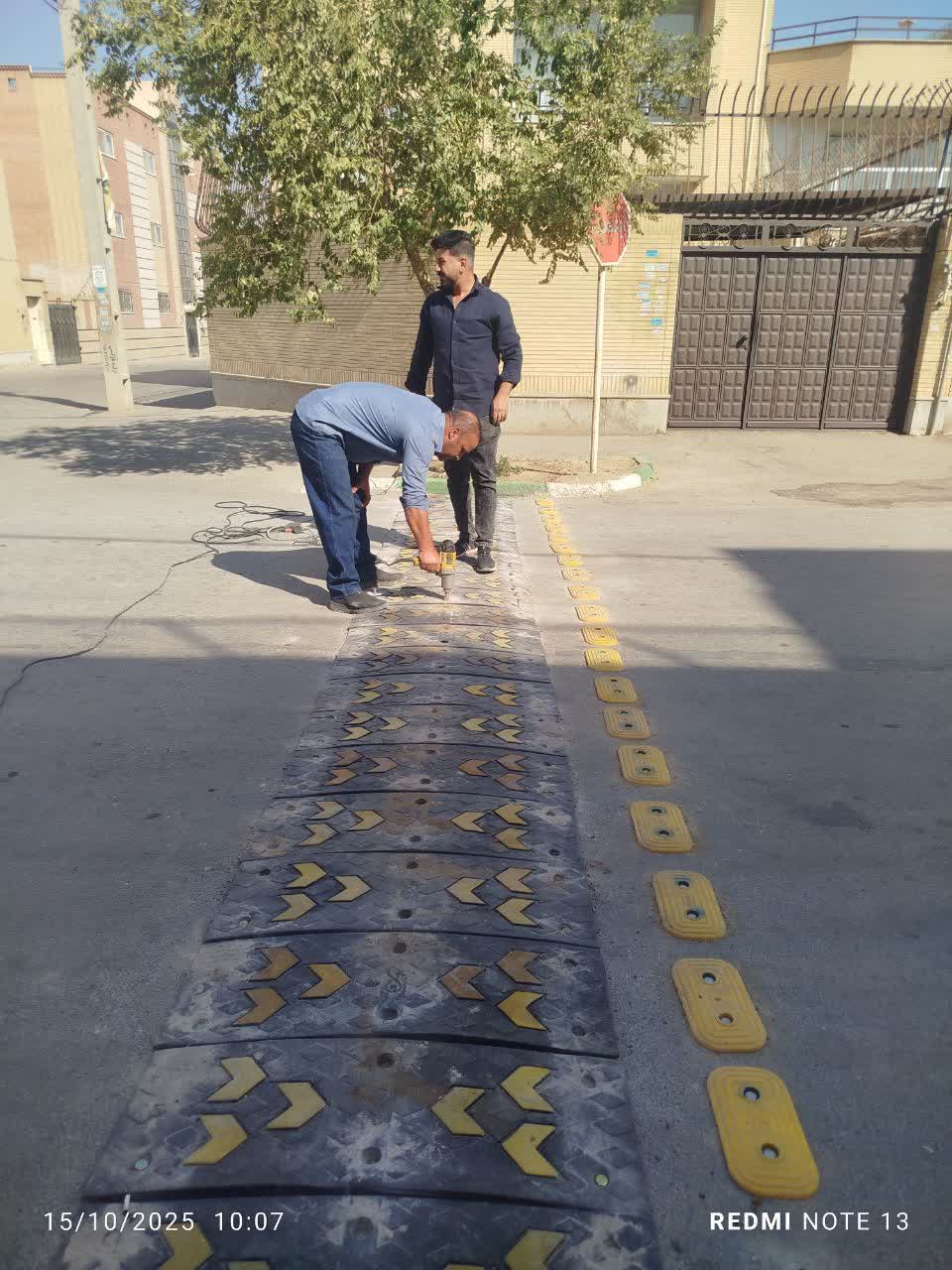 نصب-سرعت‌گیرها-در-محلات-و-محدوده-مدارس-به-همت-معاونت-خدمات-شهری-شهرداری-بهارستان