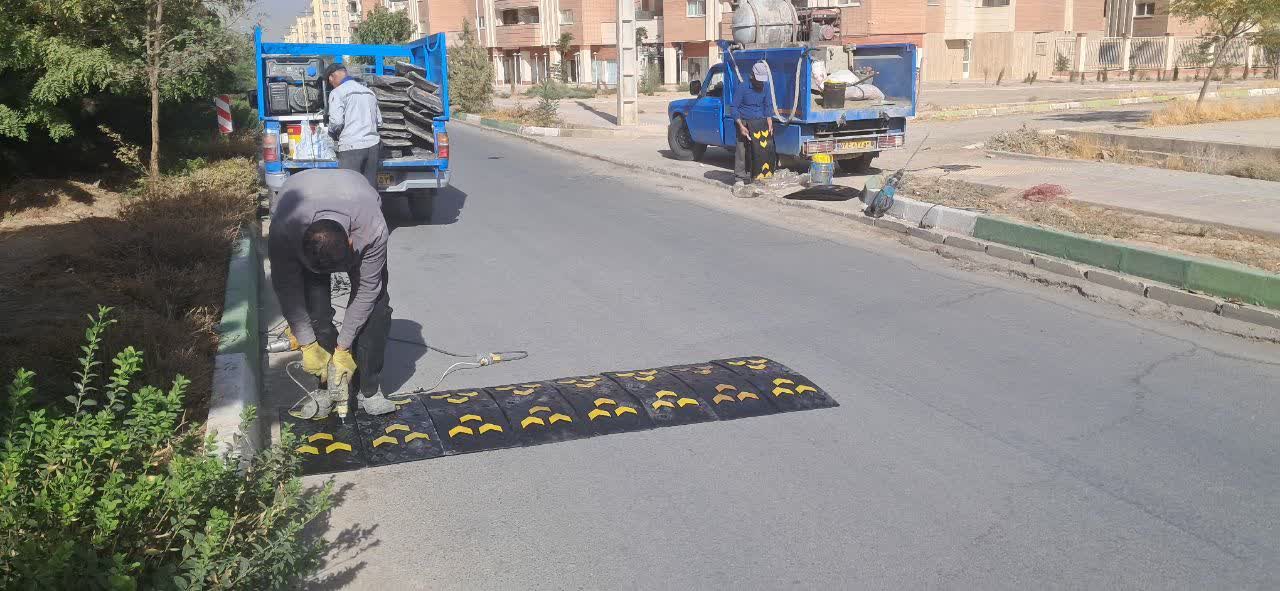 نصب-سرعت‌گیرها-در-محلات-و-محدوده-مدارس-به-همت-معاونت-خدمات-شهری-شهرداری-بهارستان