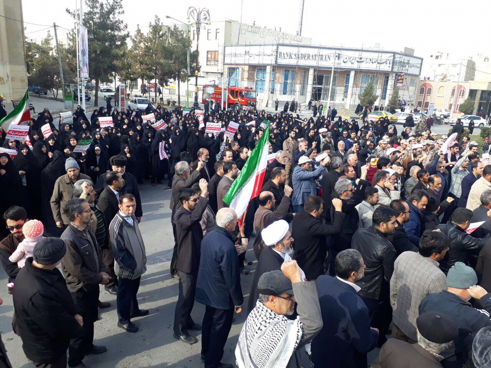حضور-گسترده-مردم-و-مسئولین-شهر-بهارستان-در-راهپیمایی-روز-جمعه-۱۳-دی-ماه-۹۸-روز-شهادت-سپهبد-حاج-قاسم-سلیمانی