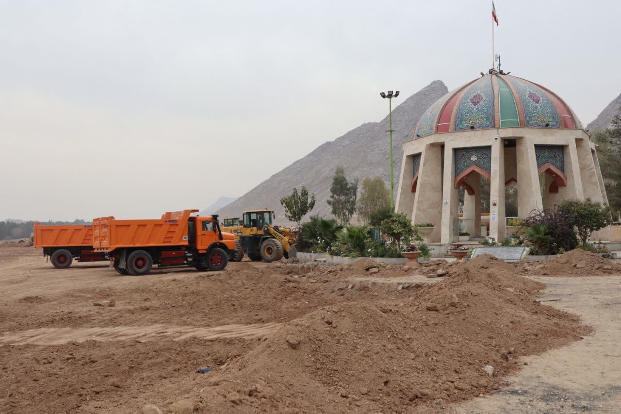 بازدید-مشترک-شهردار-بهارستان-و-فرمانده-سپاه-از-پروژه-ساخت-صحن-شهدای-گمنام