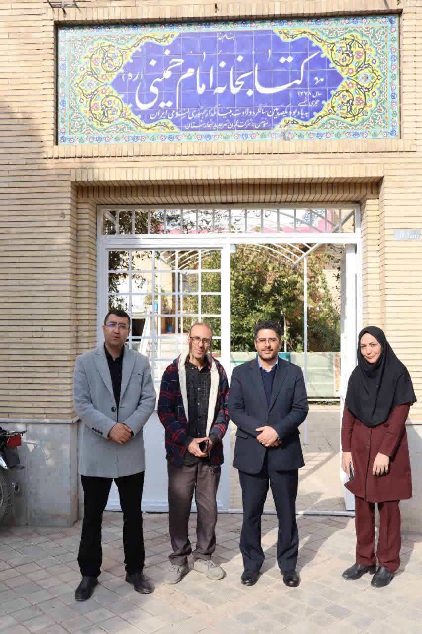 بازدید-شهردار-و-معاون-فرهنگی-بهارستان-از-کتابخانه‌های-عمومی-همزمان-با-هفته-کتاب-و-کتابخوانی