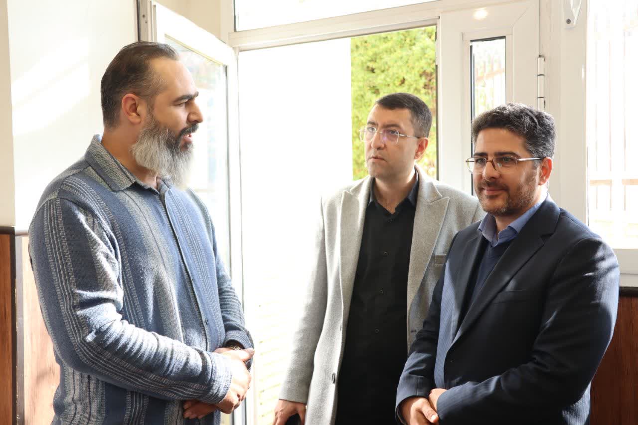 بازدید-شهردار-و-معاون-فرهنگی-بهارستان-از-کتابخانه‌های-عمومی-همزمان-با-هفته-کتاب-و-کتابخوانی