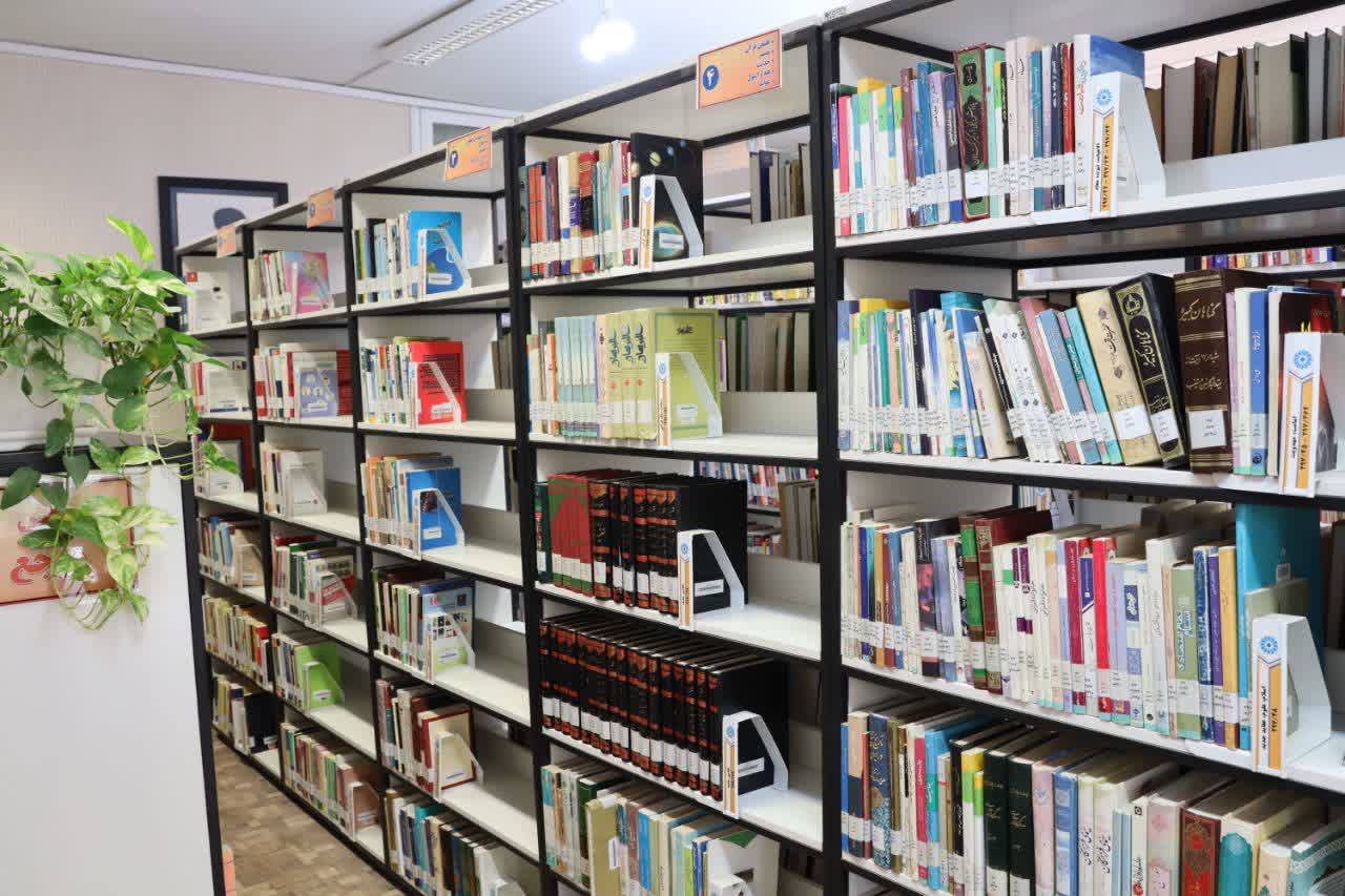 بازدید-شهردار-و-معاون-فرهنگی-بهارستان-از-کتابخانه‌های-عمومی-همزمان-با-هفته-کتاب-و-کتابخوانی