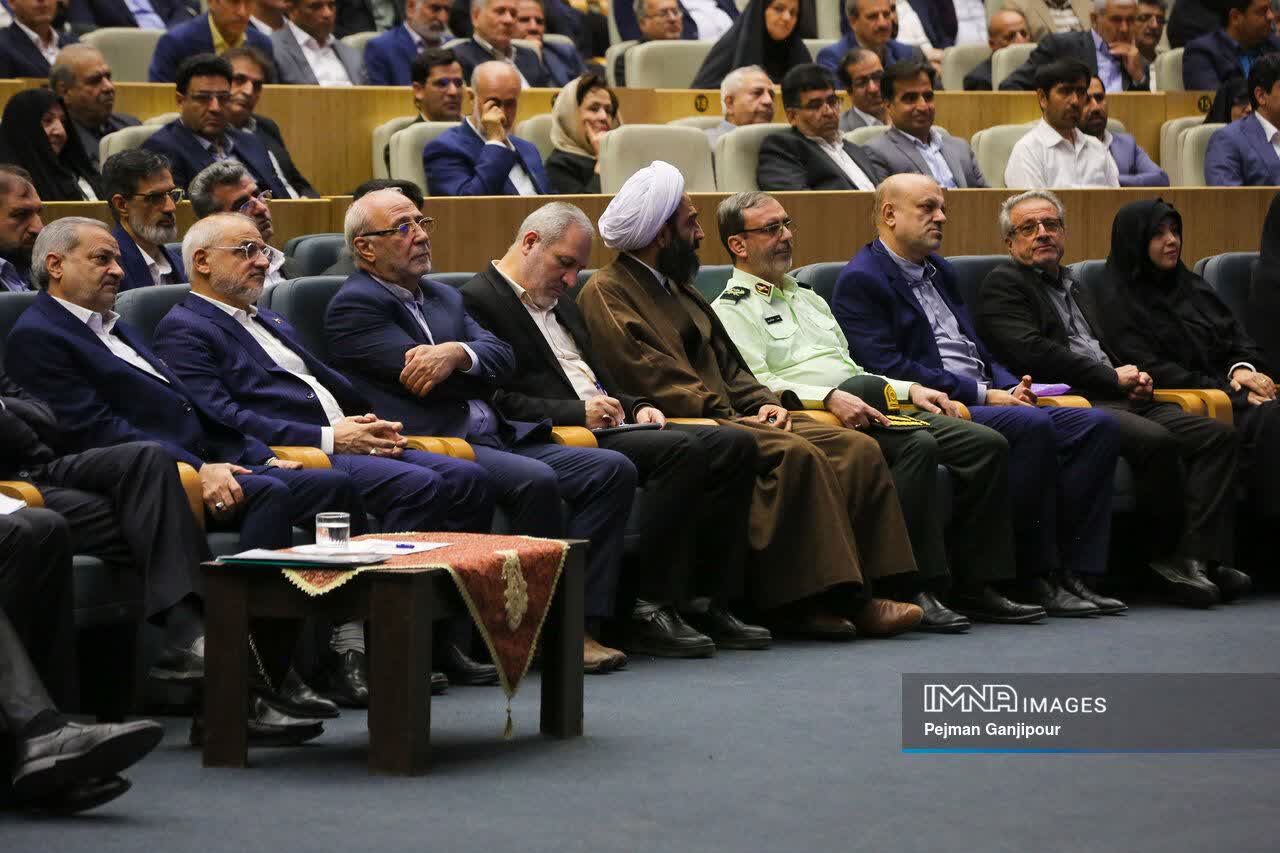 گزارش-تصویری-بیست‌وهفتمین-جشنواره-خیرین-مدرسه‌ساز-استان-اصفهان-با-حضور-رئیس-جمهور-برگزار-گردید