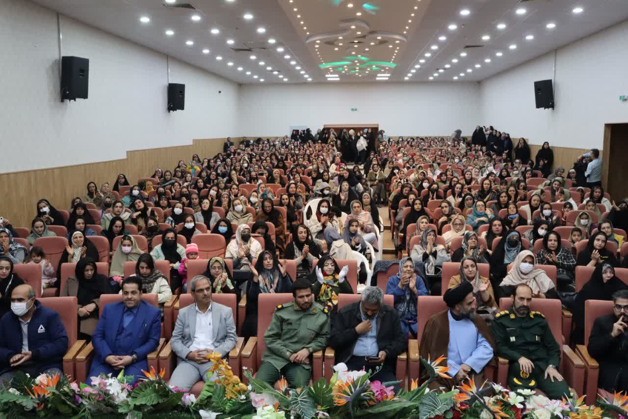 اختتامیه-نشست‌های-سبک-زندگی-اسلامی-همراه-با-مراسم-تجلیل-از-بانوان-فعال-در-بهارستان