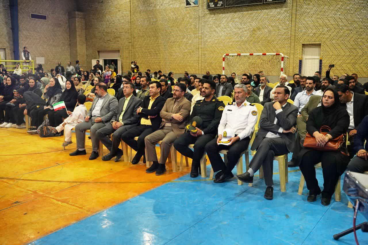 آیین-تجلیل-از-قهرمانان-و-افتخارآفرینان-ورزشی-شهر-بهارستان-برگزار-شد