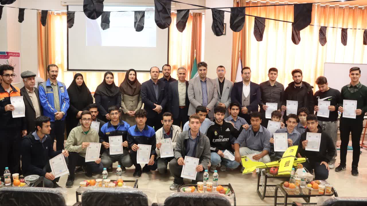 درخشش-نخبگان-جوان-در-بهارستان؛-از-ساخت-پرینتر-سه‌بعدی-تا-پهپاد-در-دبیرستان-دکتر-جهانی
