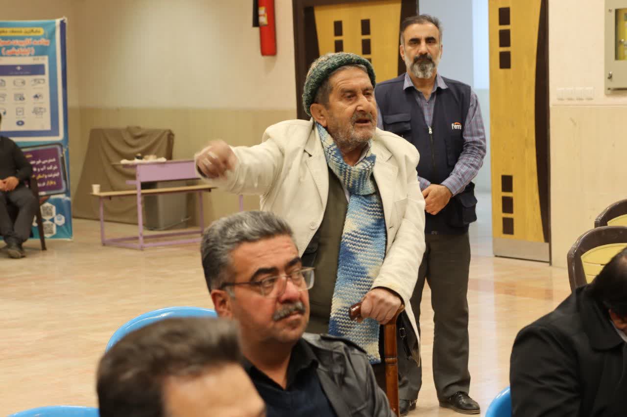 برگزاری-میز-خدمت-محلات-کرامت-به‌-یاد-شهید-میثم-رضوان‌پور-در-مدرسه-سالم-خیابان-فرهنگ