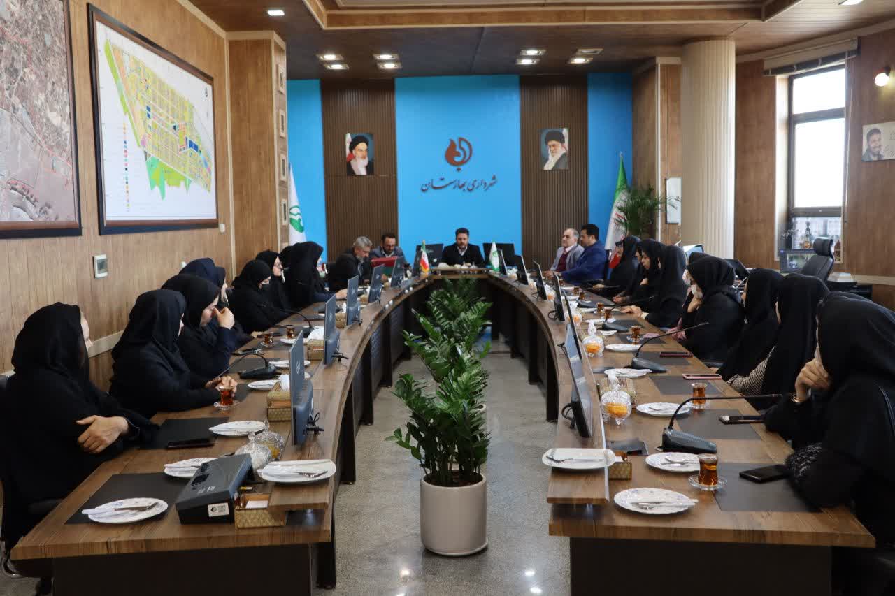 تجلیل-از-بانوان-شاغل-شهرداری-بهارستان-به-مناسبت-میلاد-حضرت-فاطمه‌-زهرا(س)