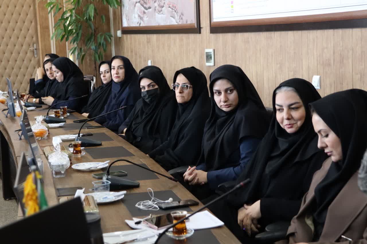 تجلیل-از-بانوان-شاغل-شهرداری-بهارستان-به-مناسبت-میلاد-حضرت-فاطمه‌-زهرا(س)