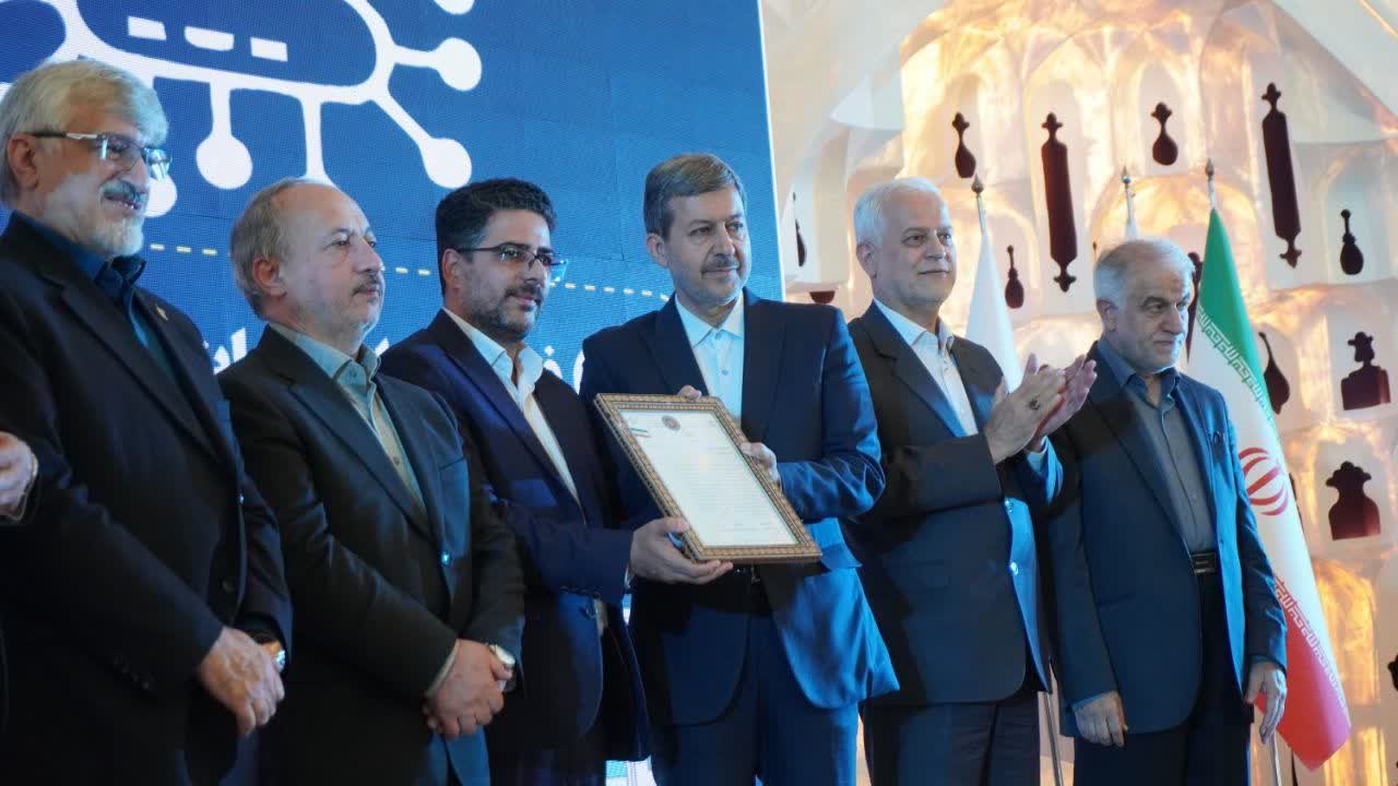 روزی-تاریخی-برای-شهرداری-و-شهردار--بهارستان؛-کسب-دو-عنوان-شهردار-برتر-استانی-در-حوزه‌های-فرهنگی‌ـ‌اجتماعی-و-مدیریت-بحران