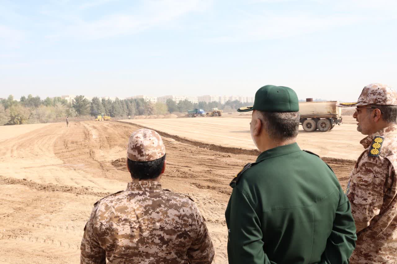 بازدید-سردار-هاشمی‌پور-و-مسئولان-شهرستان-از-پروژه-صحن-بزرگ-شهدای-گمنام-بهارستان