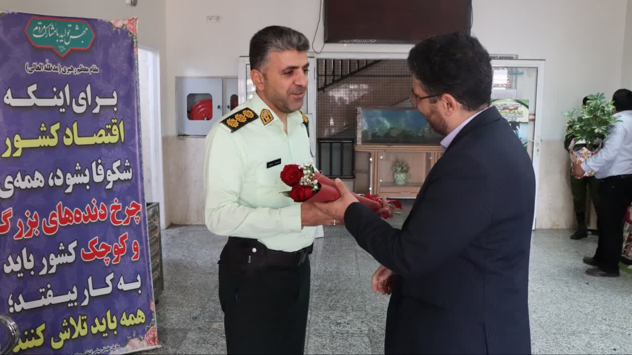 حضور-شهردار-و-معاونین-شهرداری-بهارستان-در-کلانتری-و-پلیس-راهور-به-مناسبت-هفته-نیروی-انتظامی