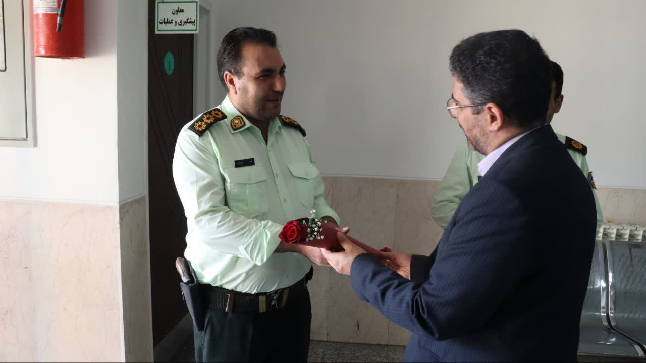 حضور-شهردار-و-معاونین-شهرداری-بهارستان-در-کلانتری-و-پلیس-راهور-به-مناسبت-هفته-نیروی-انتظامی