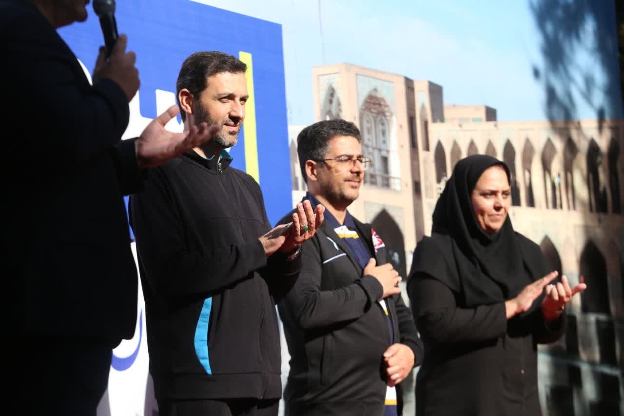 همایش-بزرگ-پیاده-روی-خانوادگی-در-شهر-بهارستان