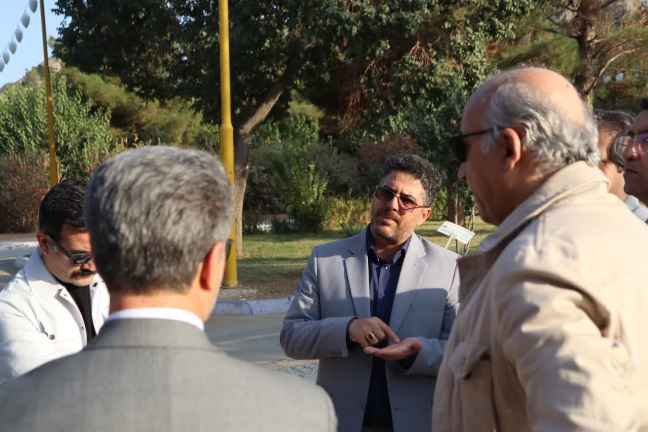 بازدید-مدیرکل-دفتر-امور-شهری-استانداری-اصفهان-و-سرمایه‌گذاران-بخش-خصوصی-از-پروژه‌های-عمرانی-بهارستان