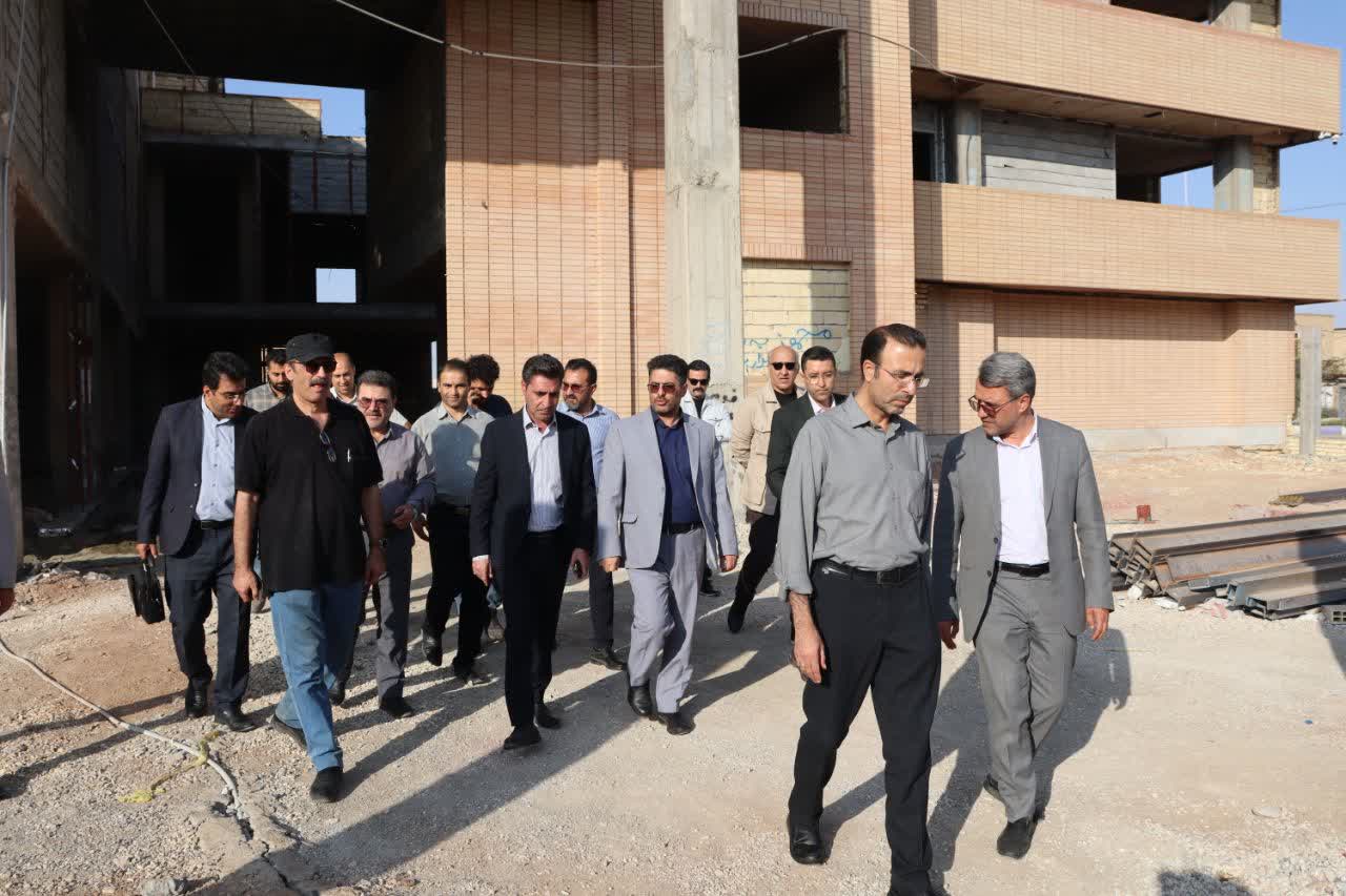 بازدید-مدیرکل-دفتر-امور-شهری-استانداری-اصفهان-و-سرمایه‌گذاران-بخش-خصوصی-از-پروژه‌های-عمرانی-بهارستان