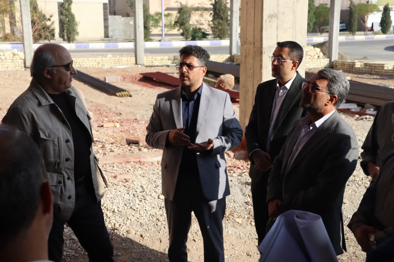 بازدید-مدیرکل-دفتر-امور-شهری-استانداری-اصفهان-و-سرمایه‌گذاران-بخش-خصوصی-از-پروژه‌های-عمرانی-بهارستان